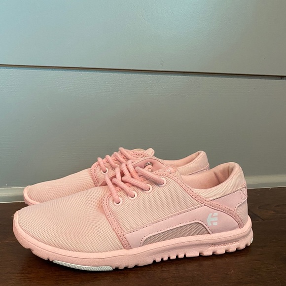 pink etnies shoes